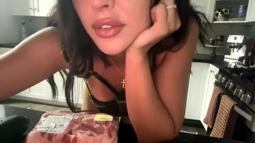 Emily Rinaudo Lingerie Cooking OnlyFans Livestream Leaked