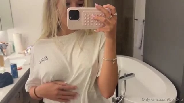Breckie Hill Titty Play Nipslip Video Leaked 